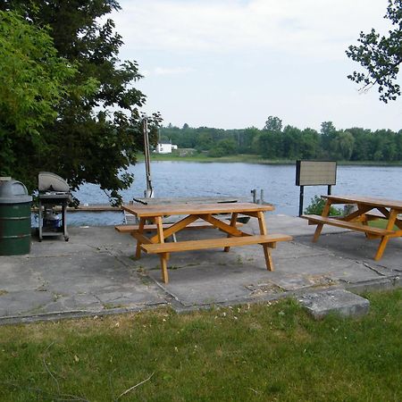 Campbellford River Inn المظهر الخارجي الصورة
