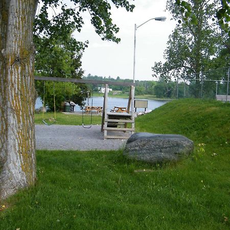 Campbellford River Inn المظهر الخارجي الصورة