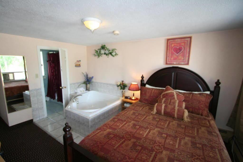 Campbellford River Inn المظهر الخارجي الصورة